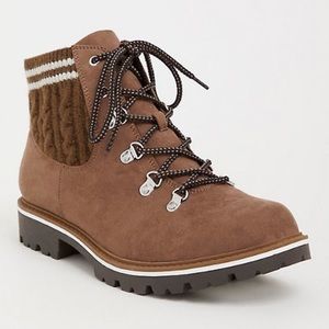 wide width hiking boots